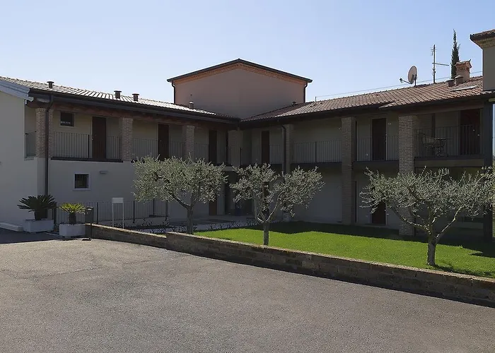 Relais Agli Olivi מלון לאזיסה