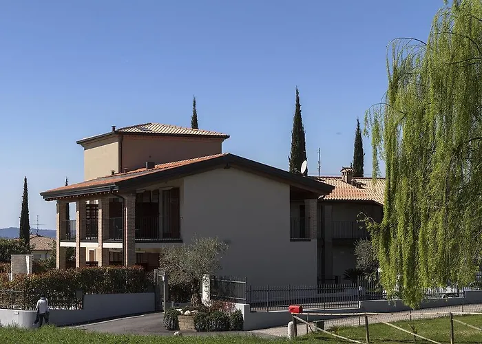Relais Agli Olivi 3* לאזיסה