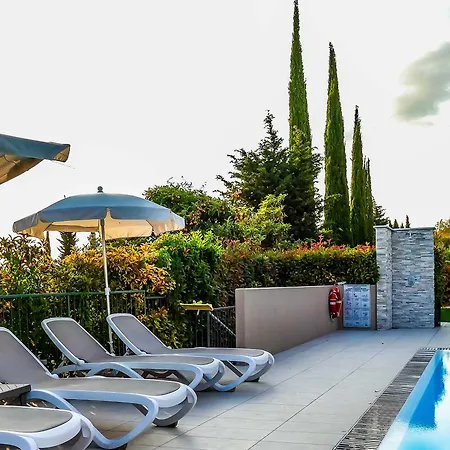 Relais Agli Olivi 3* לאזיסה