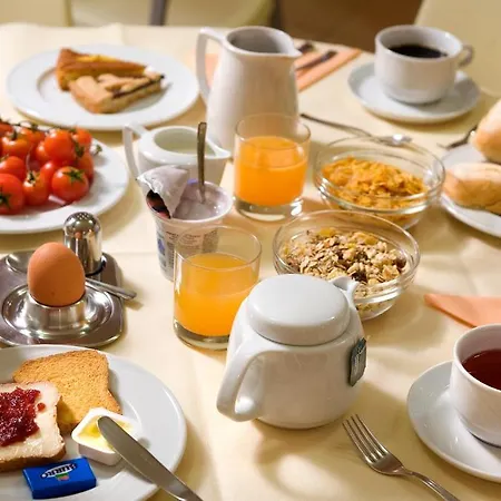 Relais Agli Olivi 3* לאזיסה