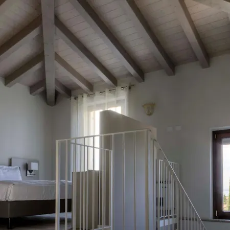 Relais Agli Olivi מלון לאזיסה